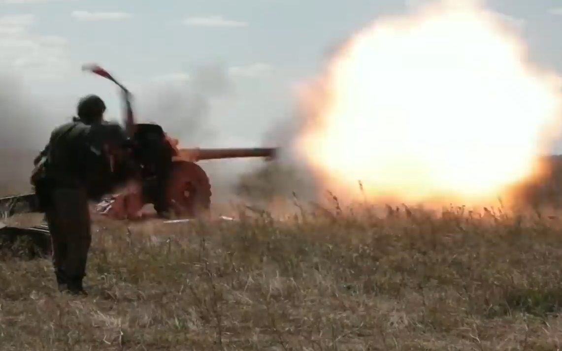 Súng cối và pháo mặt đất Nga dồn dập khạc lửa tiêu diệt mục tiêu